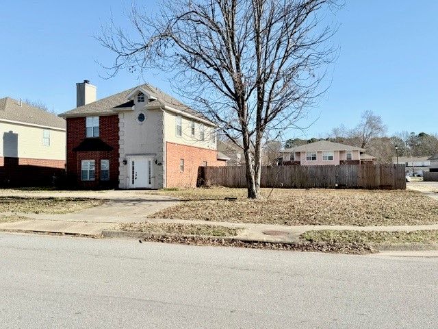 884 N Meadowlands Drive, Fayetteville, AR 72704