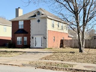 884 N Meadowlands Drive, Fayetteville, AR 72704