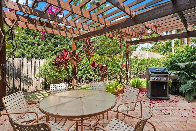 2011 NE 211th Ter, Miami, FL 33179