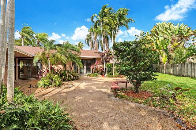 2011 NE 211th Ter, Miami, FL 33179