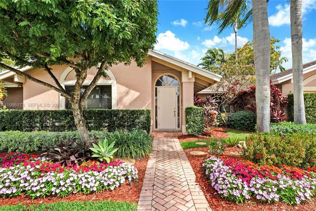 2011 NE 211th Ter, Miami, FL 33179