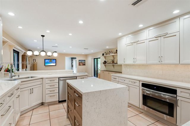 2011 NE 211th Ter, Miami, FL 33179