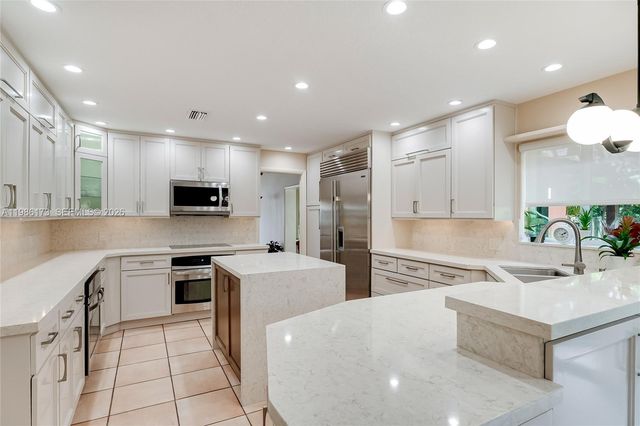 2011 NE 211th Ter, Miami, FL 33179