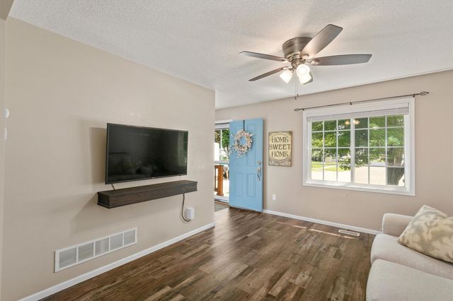 1331 E 18th Street, Norwalk, IA 50211