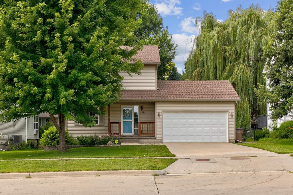 1331 E 18th Street, Norwalk, IA 50211