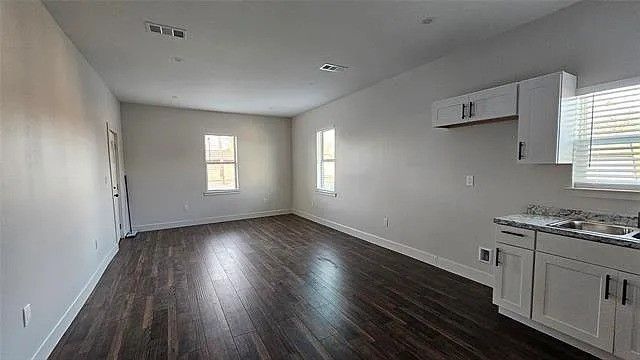 706 N Main Street, Ector, TX 75439