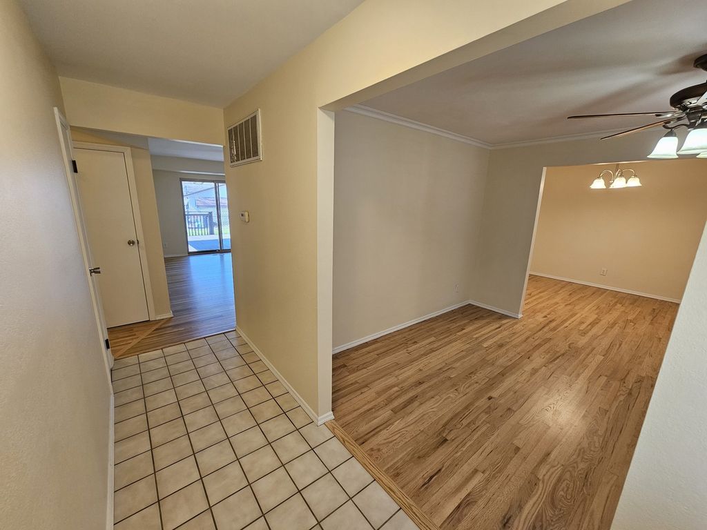 Image 14 of property listing at 57 Cherry Drive, Mt Vernon, IL 62864