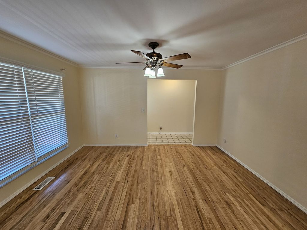 Image 16 of property listing at 57 Cherry Drive, Mt Vernon, IL 62864