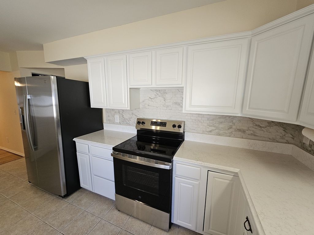 Image 19 of property listing at 57 Cherry Drive, Mt Vernon, IL 62864