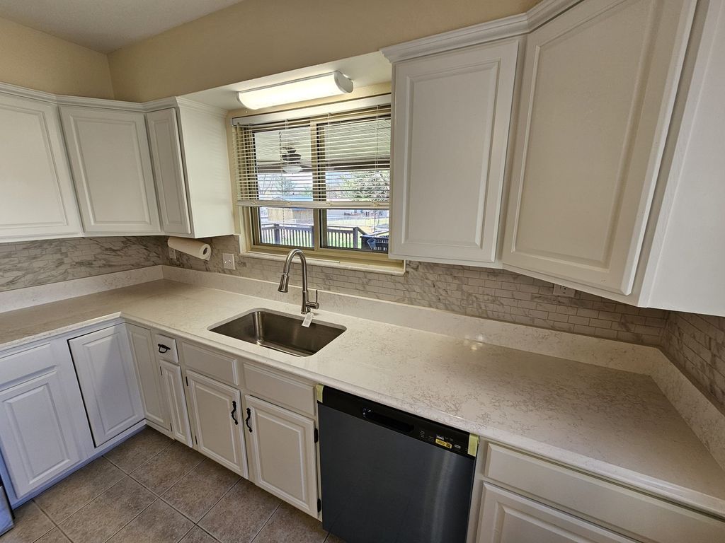 Image 20 of property listing at 57 Cherry Drive, Mt Vernon, IL 62864