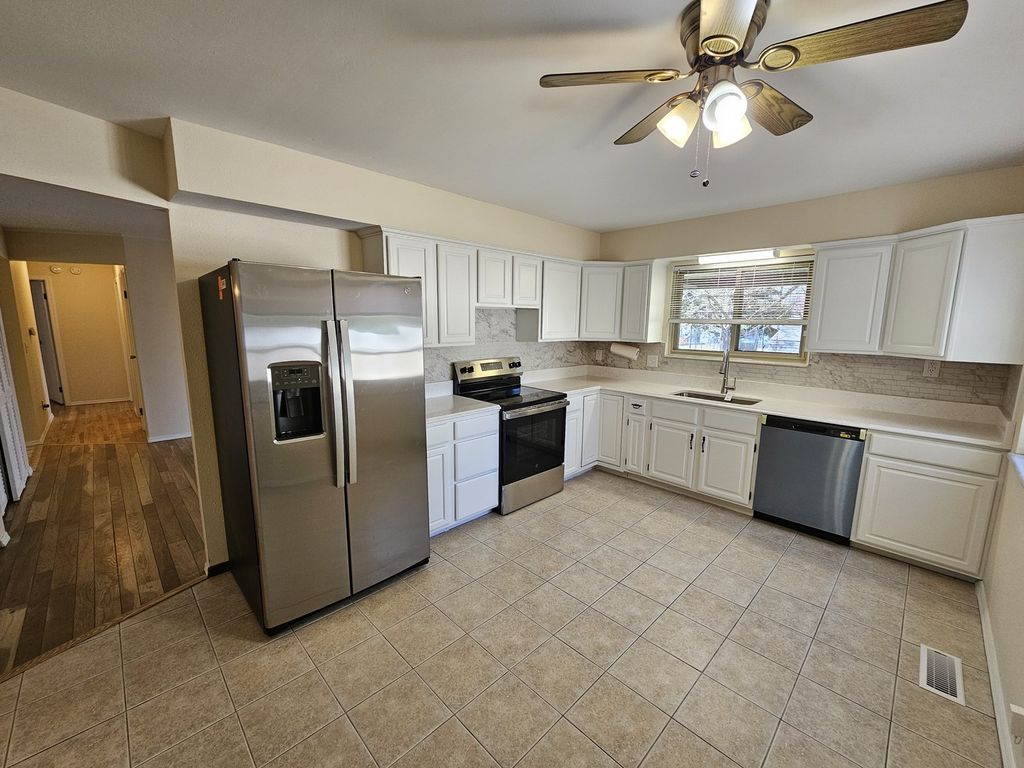 Image 22 of property listing at 57 Cherry Drive, Mt Vernon, IL 62864