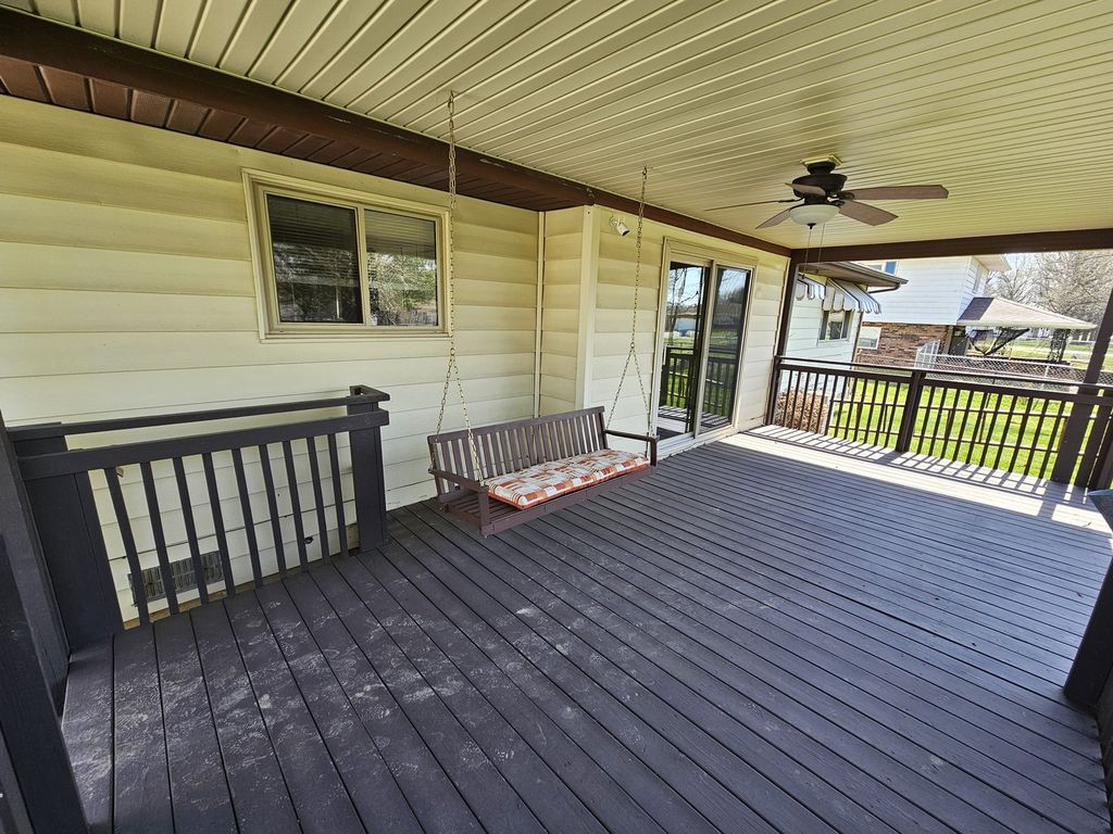 Image 7 of property listing at 57 Cherry Drive, Mt Vernon, IL 62864