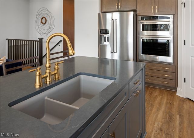 824 Colesbourne Circle, Green, OH 44685