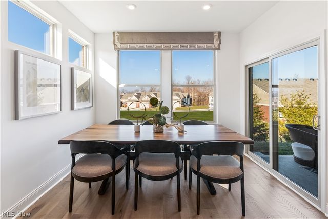 824 Colesbourne Circle, Green, OH 44685