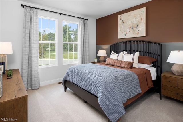824 Colesbourne Circle, Green, OH 44685