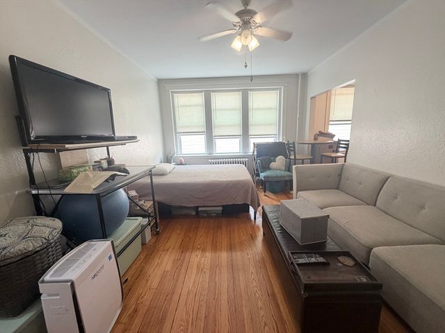 115 Peterborough 24, Boston, MA 02215