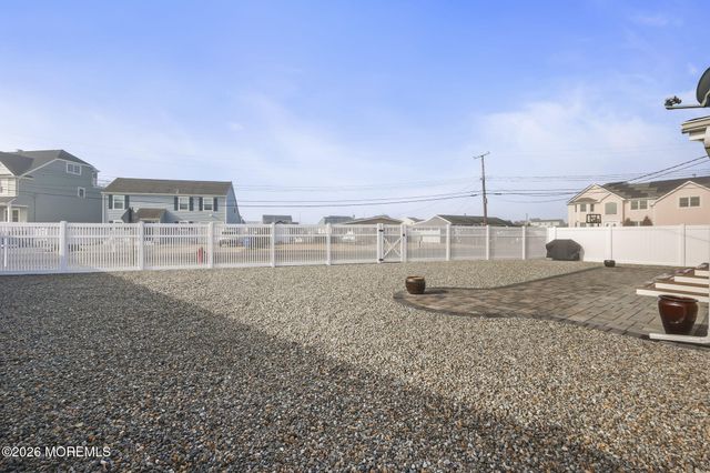 4 Drake Place, Bayville, NJ 08721