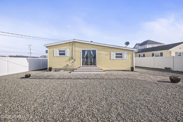 4 Drake Place, Bayville, NJ 08721