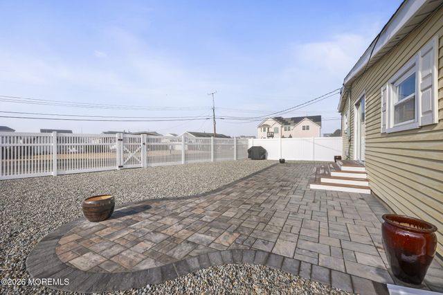4 Drake Place, Bayville, NJ 08721