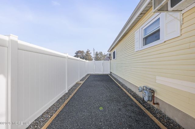 4 Drake Place, Bayville, NJ 08721