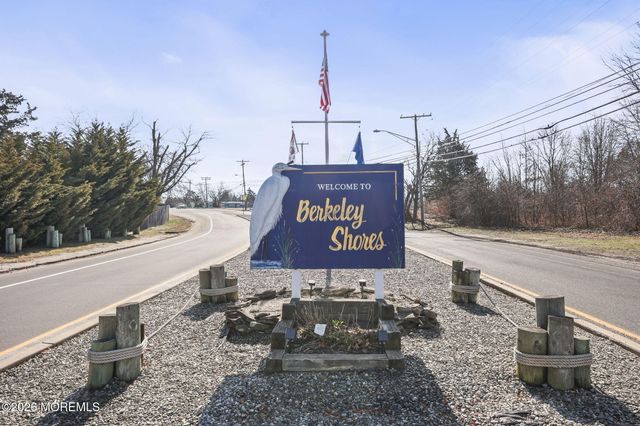 4 Drake Place, Bayville, NJ 08721