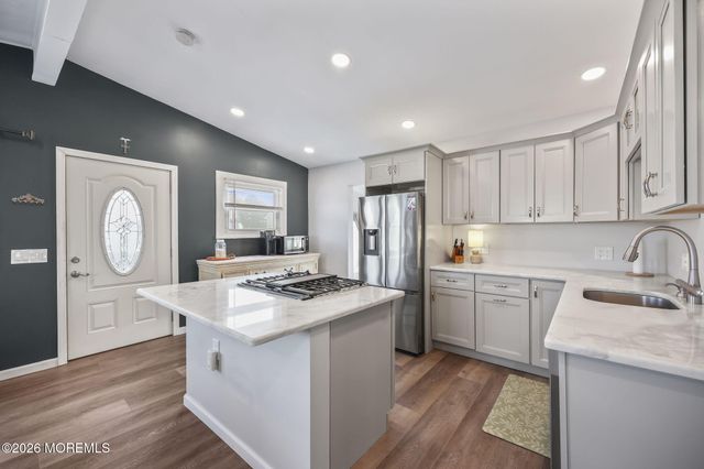 4 Drake Place, Bayville, NJ 08721