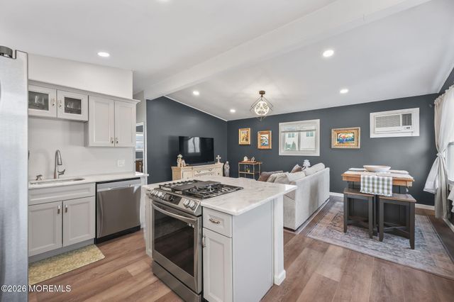 4 Drake Place, Bayville, NJ 08721