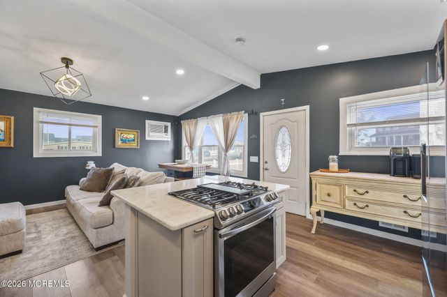 4 Drake Place, Bayville, NJ 08721