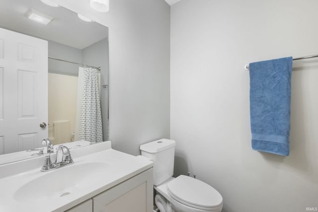 4435 Laurel Creek Drive, South Bend, IN 46628