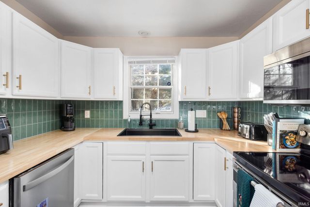 4435 Laurel Creek Drive, South Bend, IN 46628