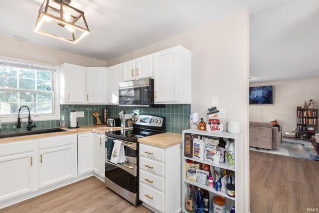 4435 Laurel Creek Drive, South Bend, IN 46628