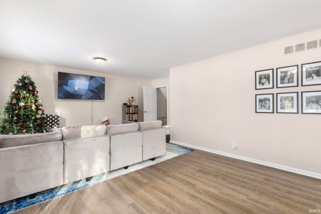 4435 Laurel Creek Drive, South Bend, IN 46628