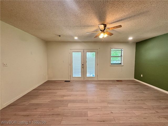 803 Wiggington, Wister, OK 74966