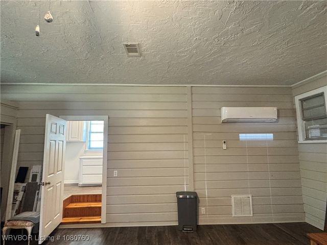803 Wiggington, Wister, OK 74966