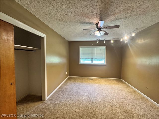 803 Wiggington, Wister, OK 74966