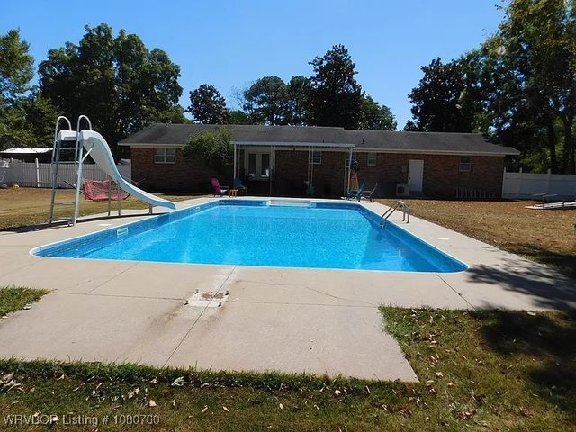 803 Wiggington, Wister, OK 74966