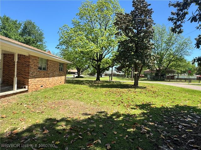 803 Wiggington, Wister, OK 74966