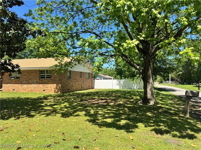 803 Wiggington, Wister, OK 74966