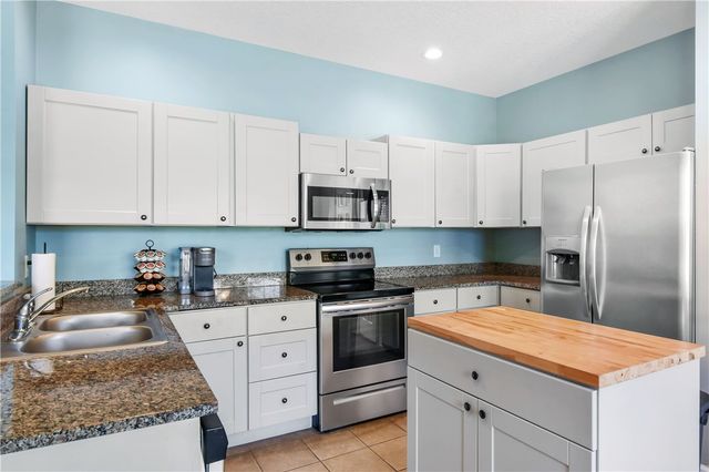 1075 Waters Court SE, Darien, GA 31305