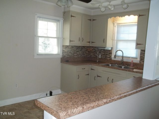 1012 College Avenue, Bristol, TN 37620