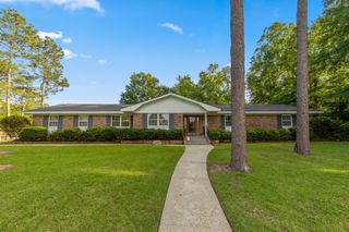 300 Beverly Ln., Hattiesburg, MS 39402