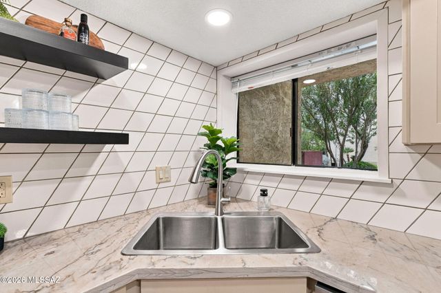 3985 N Paseo De Las Canchas, Tucson, AZ 85716