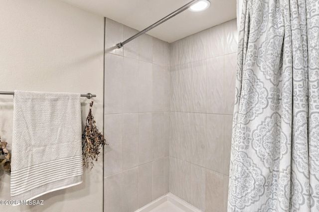 3985 N Paseo De Las Canchas, Tucson, AZ 85716