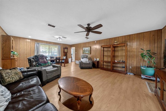 1009 Caprice Dr, Grand Saline, TX 75140