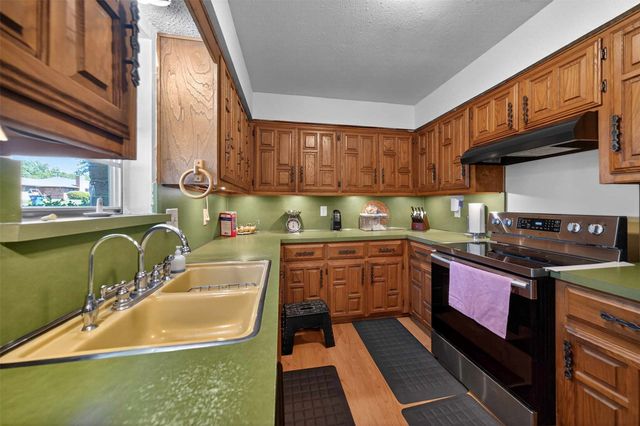 1009 Caprice Dr, Grand Saline, TX 75140