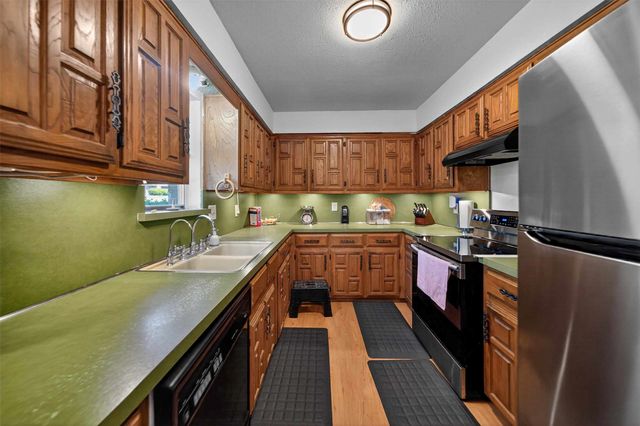 1009 Caprice Dr, Grand Saline, TX 75140