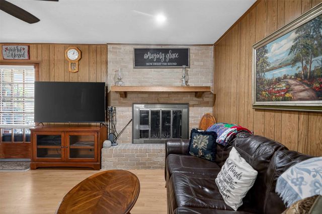 1009 Caprice Dr, Grand Saline, TX 75140