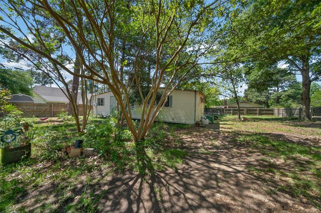 1009 Caprice Dr, Grand Saline, TX 75140