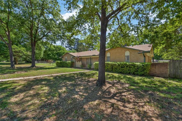 1009 Caprice Dr, Grand Saline, TX 75140