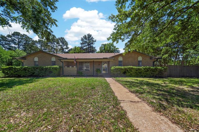 1009 Caprice Dr, Grand Saline, TX 75140
